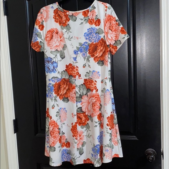 Wet Seal Plus Size Floral Dress - Picture 4 of 5
